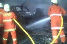 Dua Mobil Pengacara Dibakar Orang Tak Dikenal