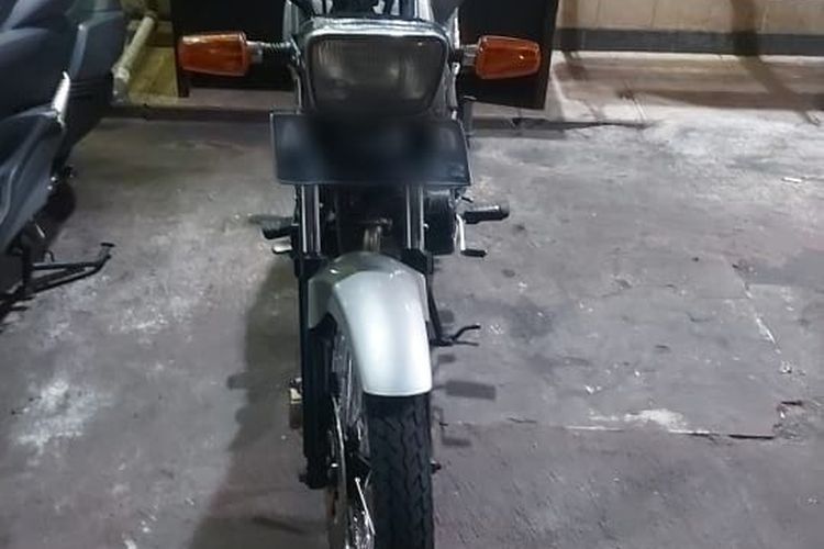 Sepeda motor Yamaha RX King dicuri kerabat pemilik di sebuah kontrakan di Jalan keadilan V Glodok, Tamansari, Jakarta Barat, pada Jumat (2/9/2022).
