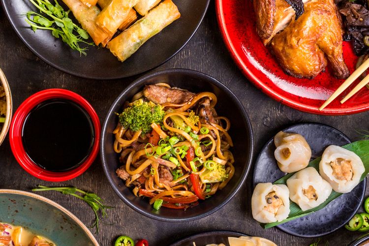 Ilustrasi makan bersama keluarga