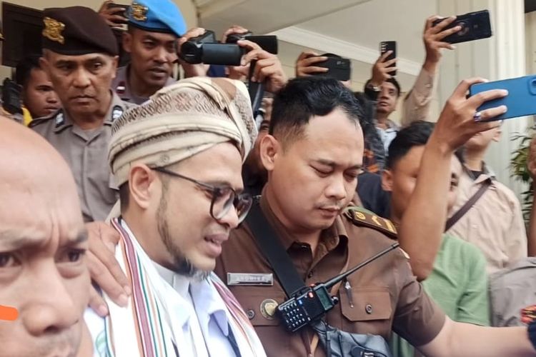 Muhammad Fahim, pengasuh pesantren di Jember usai menjalani sidang putusan di Pengadilan Negeri Jember Rabu (16/8/2023)