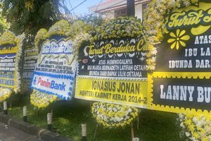 Suasana Rumah Duka Maria Bernadeth Latifah Oetama, Dipenuhi Karangan Bunga Menhan hingga Menag