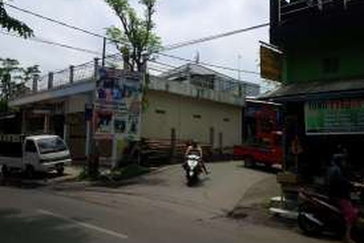 Pertigaan Pasar Kambing, kawasan Pasar Babadan Ungaran, Kabupaten Semarang. Dilokasi ini ketiga pria bersenjata tajam hendak mengancam salah seorang warga yang tengah melintas.