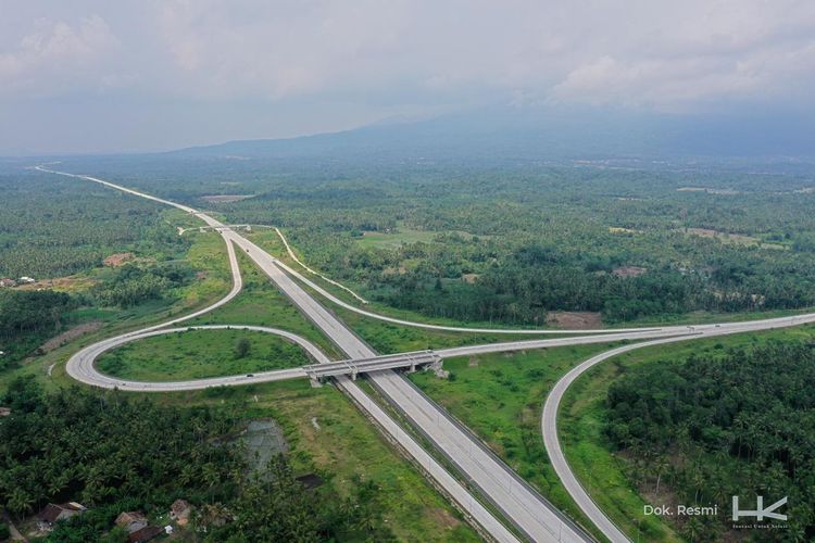 Jalan Tol Bakauheni-Terbanggi Besar.