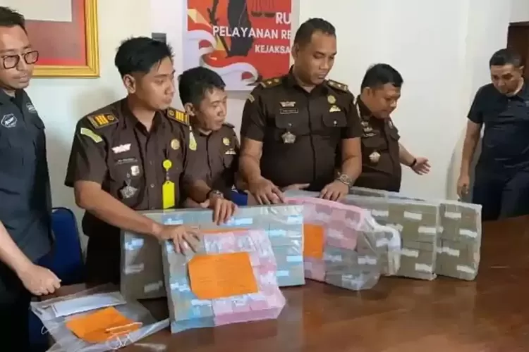 Penampakan Uang Rp 2,8 Miliar Sitaan Kasus Narkoba yang Menyeret Mantan Kapolres Bima Kota