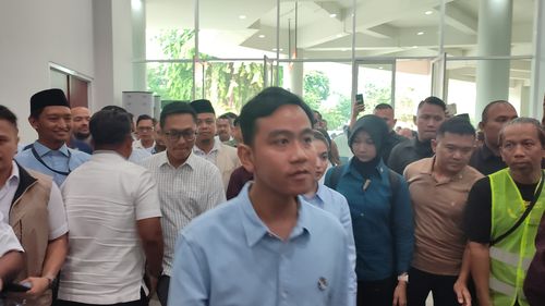 Direktur Puskapol UI: Dukungan Ribuan Aparat Desa ke Gibran Hasil Mobilisasi Jokowi
