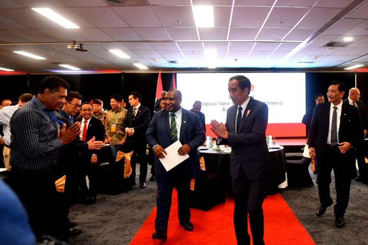 Presiden Joko Widodo saat menghadiri pertemuan forum bisnis pertama antara Indonesia dan Papua Nugini (PNG) yang digelar di APEC Haus, Papua Nugini, pada Rabu (5/7/2023).