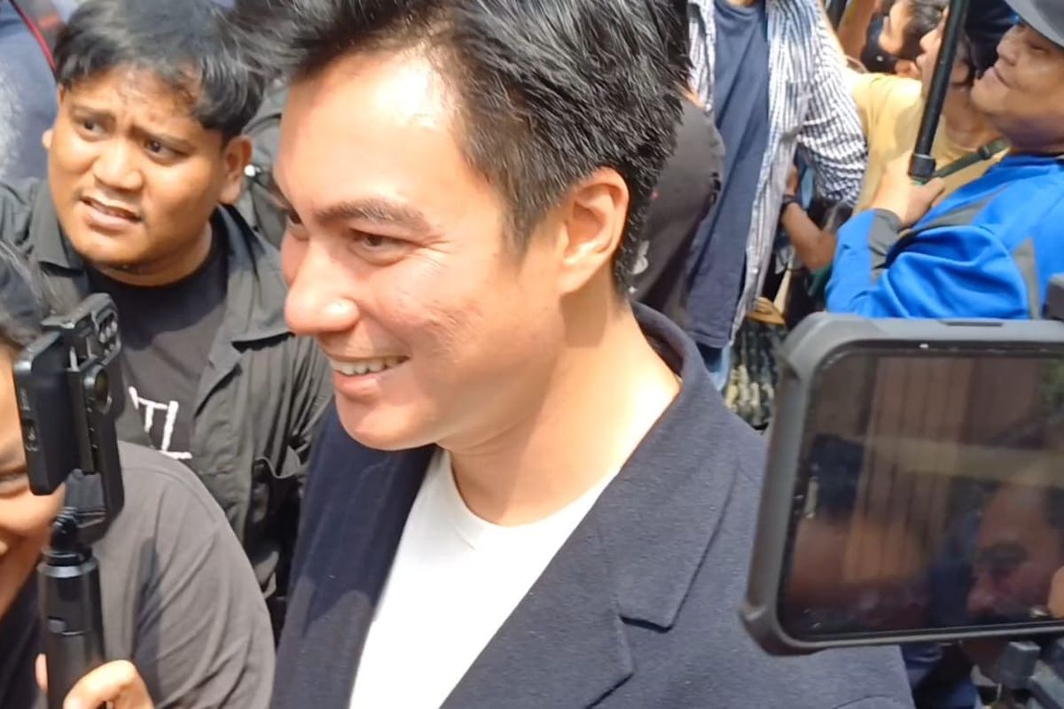 Baim Wong usai menjalani sidang cerai di Pengadilan Agama Jakarta Selatan, Rabu (20/11/2024). 