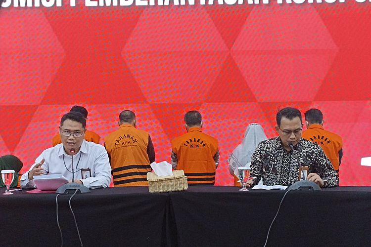 KPK menahan enam anggota DPRD Jambi periode 2014-2019 yang diduga menerima suap uang ketok palu pengesahan RAPD Jambi era Gubernur Zumi Zola Zulkifli, Jumat (1/9/2023) petang.