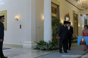 Meski Dipersilakan Prabowo, Megawati Tolak Berjalan di Depan Gibran