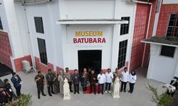 Bendera Merah Putih Berkibar Tandai Peresmian Museum Batu Bara MIND ID di Tanjung Enim
