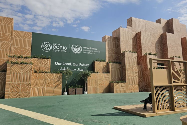 Salah satu sudut dalam Konferensi Para Pihak ke-16 (COP16) Convention to Combat Desertification (UNCCD) di Riyadh, Arab Saudi. COP16 Riyadh berlangsung pada 2-13 Desember 2024.