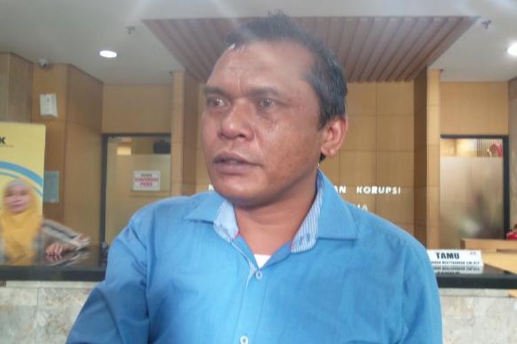 Ketua Satgas Relawan Anti Pilpres Curang Bara JP, Viktor Sirait di Gedung KPK, Jalan Rasuna Said, Jakarta, Kamis (17/7/2014).