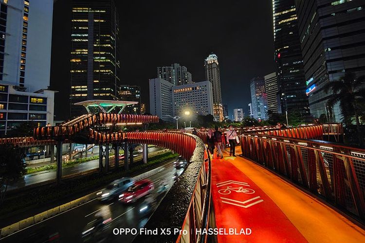 Hasil jepretan Oppo Find X5 Pro 5G pada malam hari.