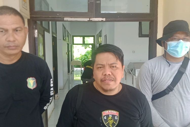 Tim forensik Polda Sulsel dan Kasat Reskrim Polres Luwu usai melakukan autopsi jenazah di RSUD Sawerigading Kota Palopo, Sulawesi Selatan atas temuan jenazah tanpa kepala yang ditemukan warga di Sungai Lamasi Desa Ilan Batu Uru, Kecamatan Walenrang Barat, Kabupaten Luwu, Sulawesi Selatan, sejak Kamis (1/9/2022) lalu.