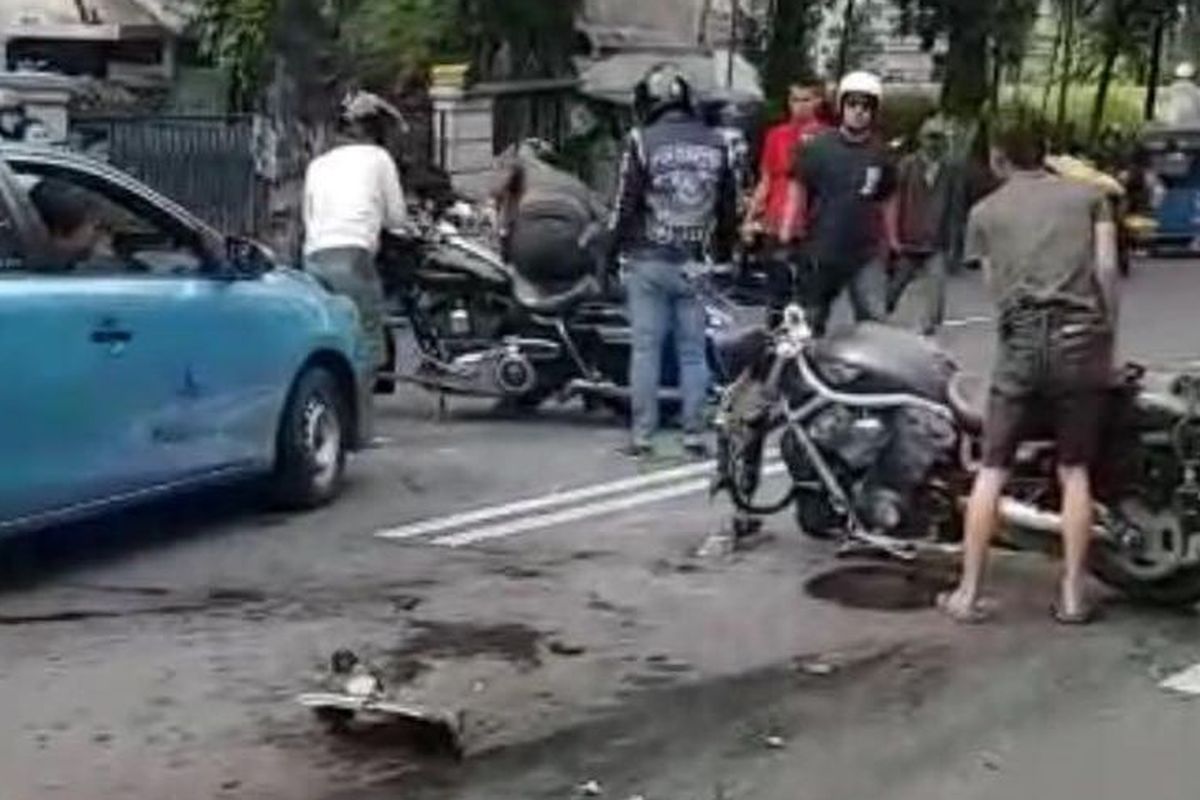 kecelakaan lalu-lintas antara Harley-Davidson vs Mazda CX-5