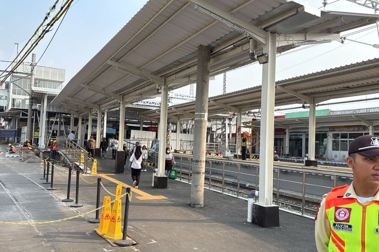 Bogor Line Makin Padat, KAI Perpanjang Peron untuk KRL 12 Kereta