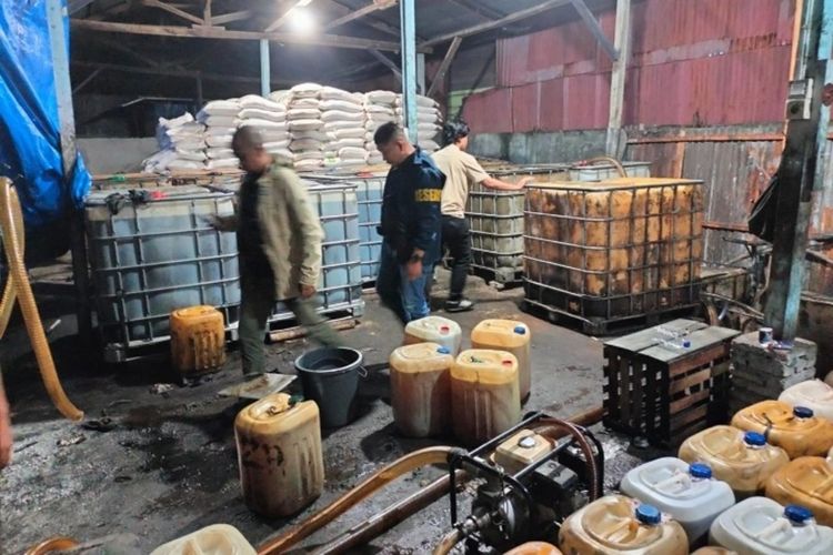 Polisi Bongkar Penimbunan Solar Subsidi di Siak Riau, 6.500 Liter Disita