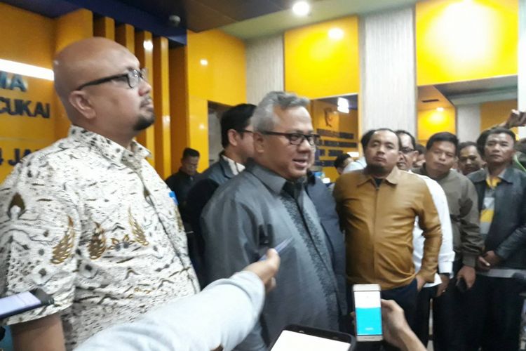 Komisioner KPU dan Bawaslu di kantor Bea Cukai Tanjung Priok, Jakarta Utara