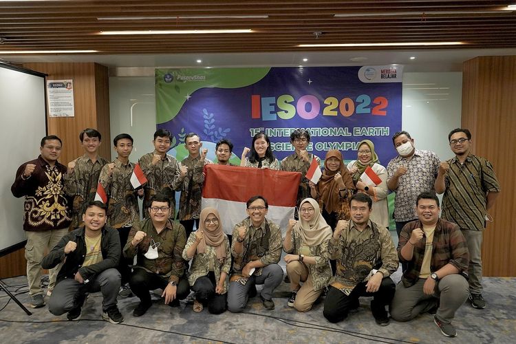  Tim Indonesia Raih 14 Medali di Ajang International Earth Science Olympiad 2022