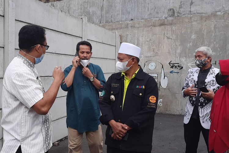 Wakil Gubernur Jawa Barat Uu Ruzhanul Ulum datang ke lokasi seusai diperintahkan oleh Gubernur Jawa Barat Ridwan Kamil langsung setelah berita ini viral di berbagai media massa.