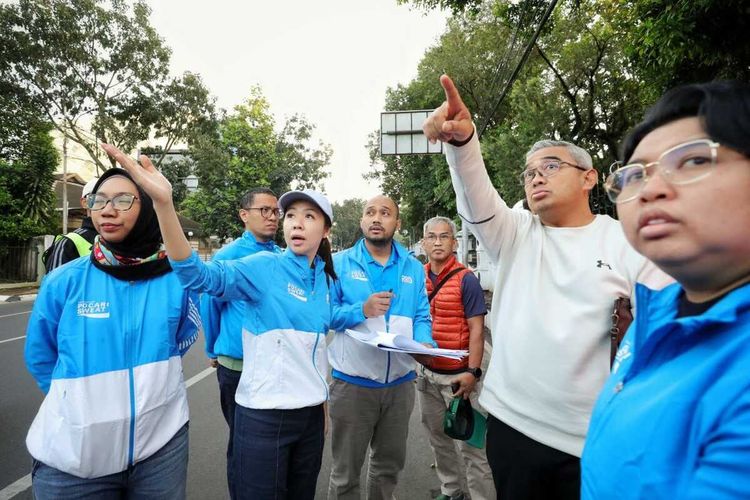 Wali Kota Bandung Muhammad Farhan bersama sejumlah dinas di bawah Pemkot Bandung dan pihak panitia Pocari Sweat Run 2025 mengecek rute lari