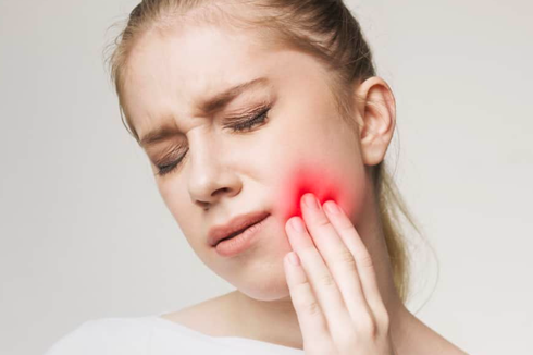 4 Cara Meredakan Sakit Gigi di Rumah 