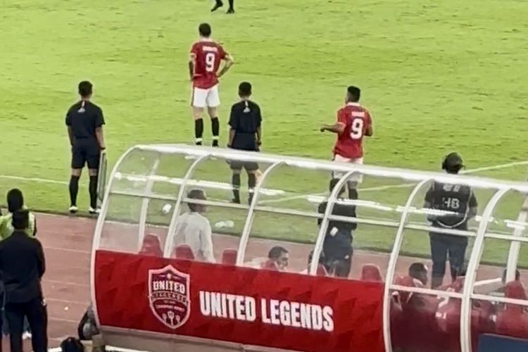 Ketika Legenda Man United Bawa Tiga Pemain Nomor 9 di GBK...