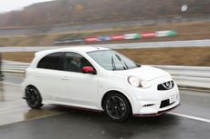 Melintasi Licinnya Trek Fuji Speedway dengan Nissan March Nismo