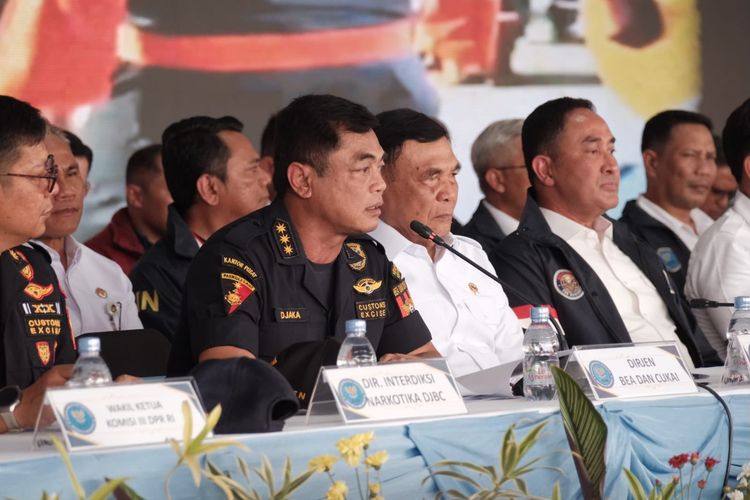 Penyelundupan 2,6 Ton Sabu Cair dan 1,57 Juta Rokok Ilegal di Kepri Dibongkar