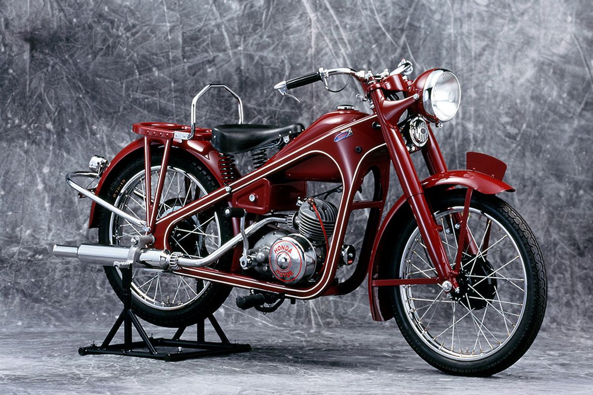 Honda Dream D-Type, produksi pertama sepeda motor Honda.
