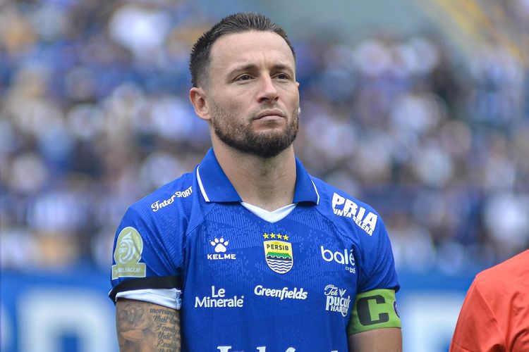 Kapten Persib Bandung Marc Klok bicara tentang mentalitas juara yang penting untuk tim bertabur bintang di Super League 2025-2026.
