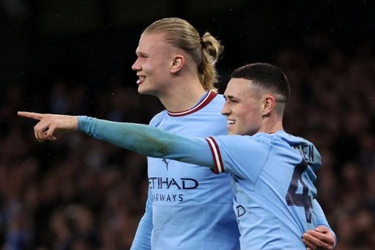 Erling Haaland (kiri) dan Phil Foden (kanan) merayakan gol mereka ke gawang Burnley dalam perempat final Piala FA di Etihan Stadium, Minggu (19/3/2023) dini hari WIB. Selanjutnya, Man City akan melakoni semifinal Piala FA kontra Sheffield United. Laga Man City vs Sheffield dijadwalkan berlangsung di Stadion Wembley, London, pada Sabtu (22/4/2023) malam WIB.