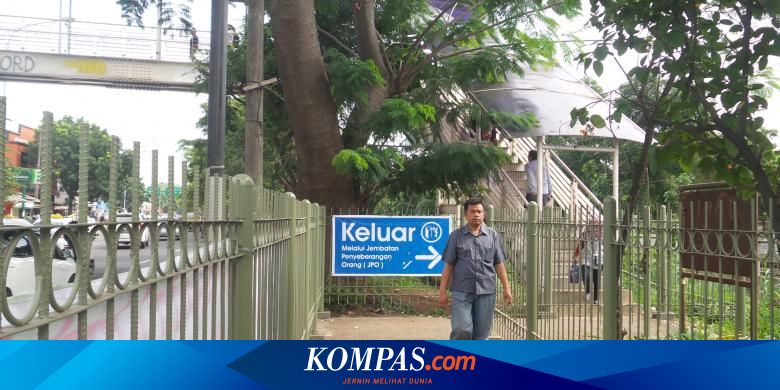 Bikin Macet Pintu  Utama  Stasiun  Tanjung Barat Ditutup