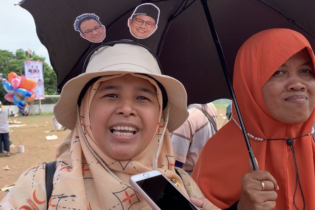 Nurul Jannah (34) warga Cibitung, mengaku tidak menyesal bertemu calon presiden nomor urut 1, Anies Baswedan dalam kampanye akbar di Mini Stasion, Cikarang Utara, Kabupaten Bekasi, Senin (22/1/2024).