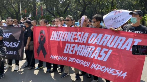 DPR Anulir Putusan MK, Publik Diimbau Jangan Tunduk dari Elite Politik
