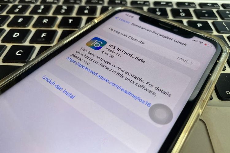 Tampilan file iOS 16 versi beta untuk pengguna publik di iPhone.