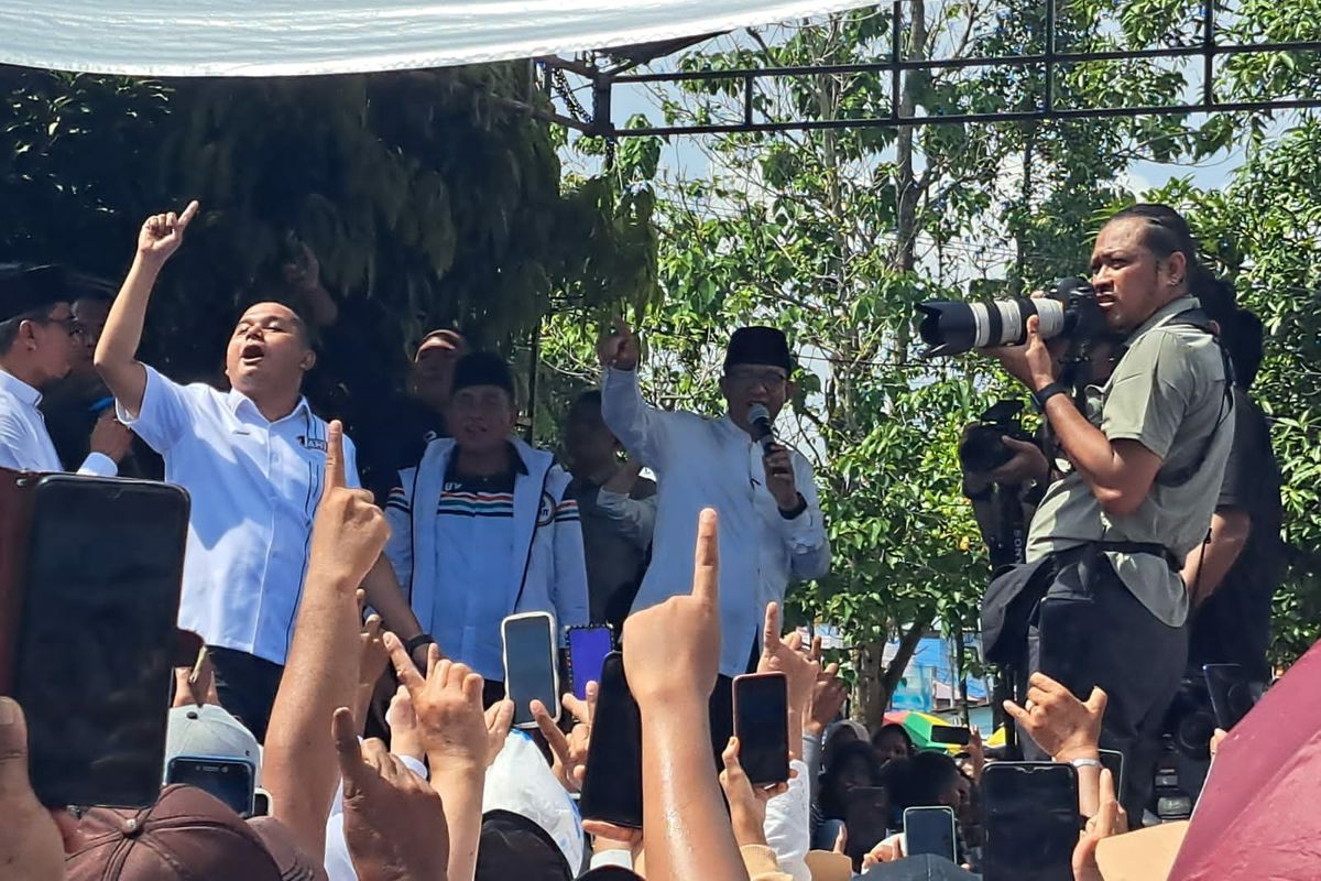 Calon presiden nomor urut 1 Anies Baswedan saat melakukan kampanye di Barus, Kabupaten Tapanuli Tengah, Jumat (12/1/2023). Anies menyebut, untuk melakukan perubahan hanya dibutuhkan waktu enam jam, pada 14 Februari 2024 nanti. 