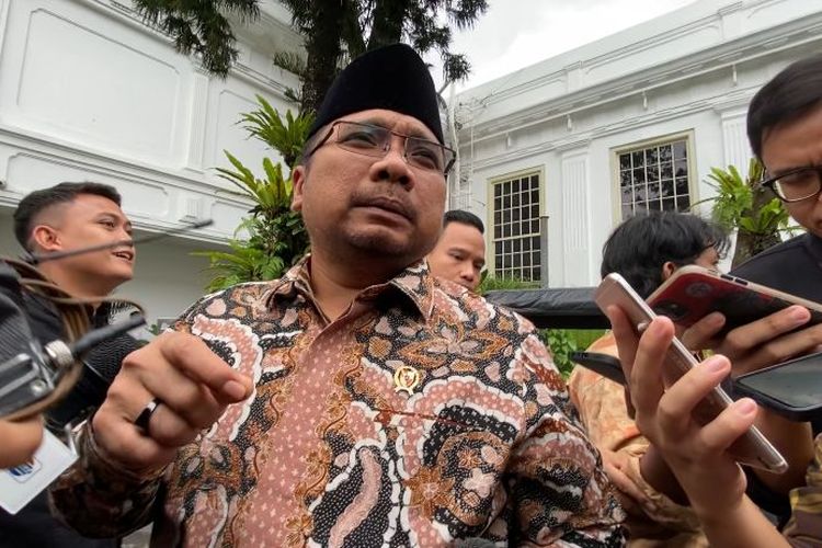 Menteri Agama Yaqut Cholil Qoumas di Kompleks Istana Kepresidenan, Jakarta Pusat, Senin (26/2/2024). 