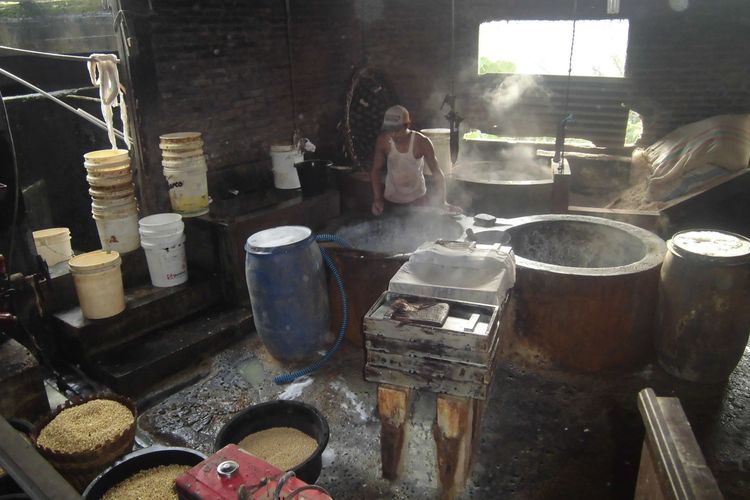 Situasi pabrik tahu di Dusun Sindon, Desa Sambak, Kecamatan Kajoran, Magelang, Jawa Tengah (Jateng), yang limbahnya diolah menjadi biogas dan akhirnya memberi manfaat kepada para warga, Minggu (30/7/2023).