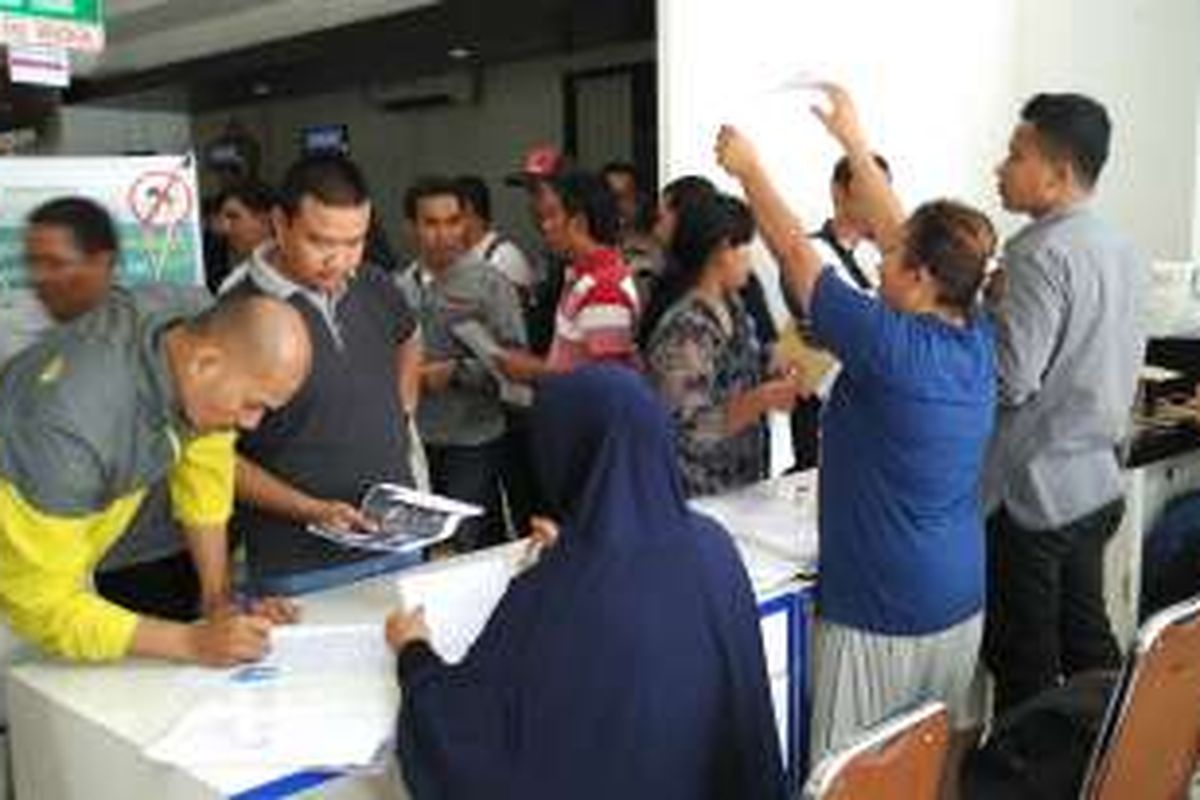 Aliansi Korban Vaksin Palsu membuka posko crisis center di lobi RS Harapan Bunda, mulai Minggu (17/7/2016). 