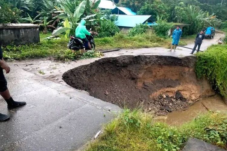Jembatan di Pulau Seram Maluku Putus dan Jebol Diterjang Banjir, Akses Transportasi Lumpuh