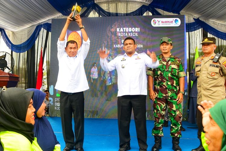 Menjadikan Lubukpakam sebagai kota bersih dibutuhkan peran semua pihak, kata Bupati Deliserdang Ashari Tambunan di syukuran Piala Adipura ke-16 di Lapangan Tengku Raja Muda, Rabu (1/3/2023). 