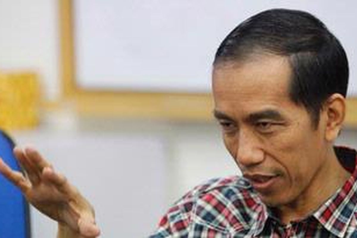 Calon Gubernur DKI Jakarta Joko Widodo atau kerap dipanggil Jokowi saat berkunjung ke kantor redaksi Kompas.com, Jakarta, Sabtu (31/3/2012). KOMPAS IMAGES/RODERICK ADRIAN MOZES