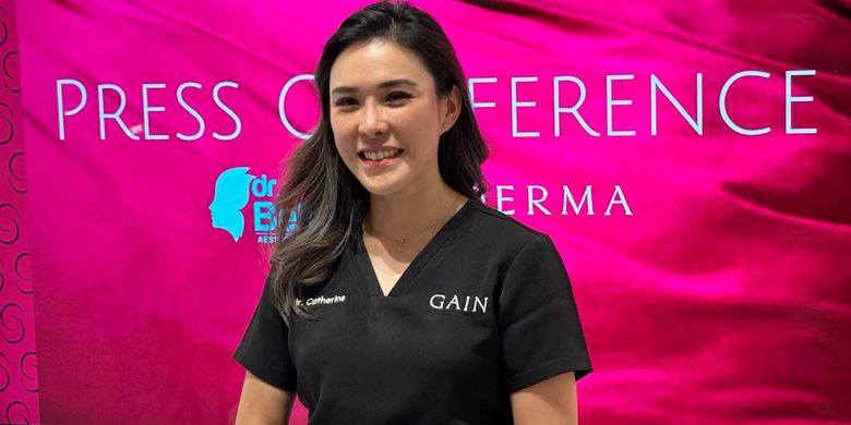 Dokter estetika dr. Catherine Soebroto, Dipl. CIBTAC dari dr. BELLE Aesthetic Clinic Pondok Indah, Jakarta.