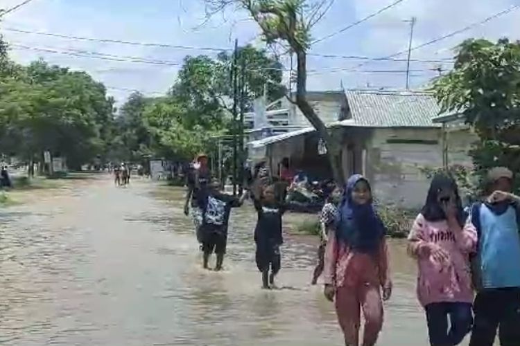 Setidaknya 7 Kecamatan di Kabupaten Brebes, Jawa Tengah terendam banjir akibat hujan deras yang mengguyur wilayah Brebes sejak Minggu (25/2/2024) malam hingga Senin (26/2/2024) dini hari. (Dok. BPBD Brebes)