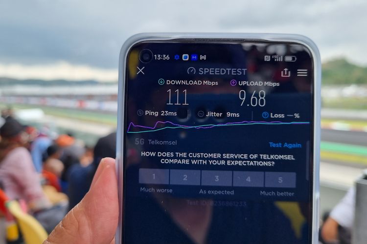 Hasil uji internet 5G Telkomsel di area tribun Zona B sirkuit internasional Mandalika saat race day, Minggu (20/3/2022) siang.