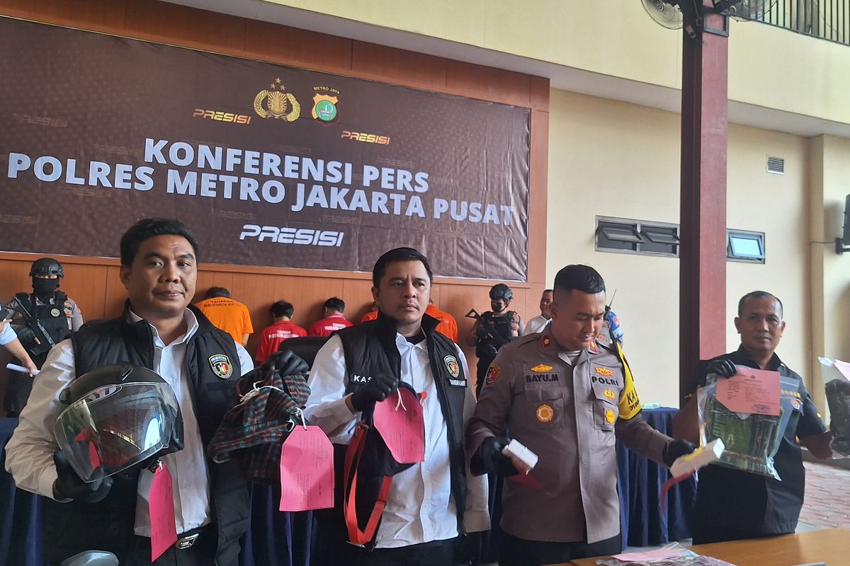 Polres Metro Jakarta Utara merilis kasus pria paruh baya setubuhi anak tiri di Kemayoran, Jakarta Pusat, Senin (27/5/2024).