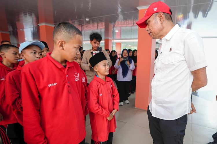 Kunjungi Sekolah Rakyat di Tangerang, Wamensos Pesan Siswa Fokus Raih Masa Depan