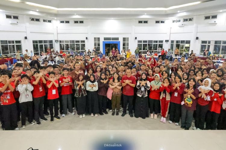 SMA Unggul Garuda Baru Mulai Beroperasi, Kemendikti Sambut Siswa di Konawe Selatan dan Bulungan