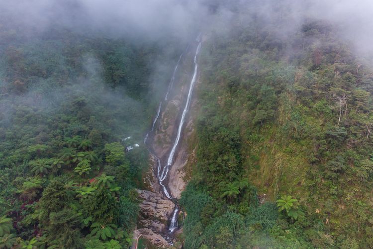 Curug Sikarim Wonosobo dilihat menggunakan drone.